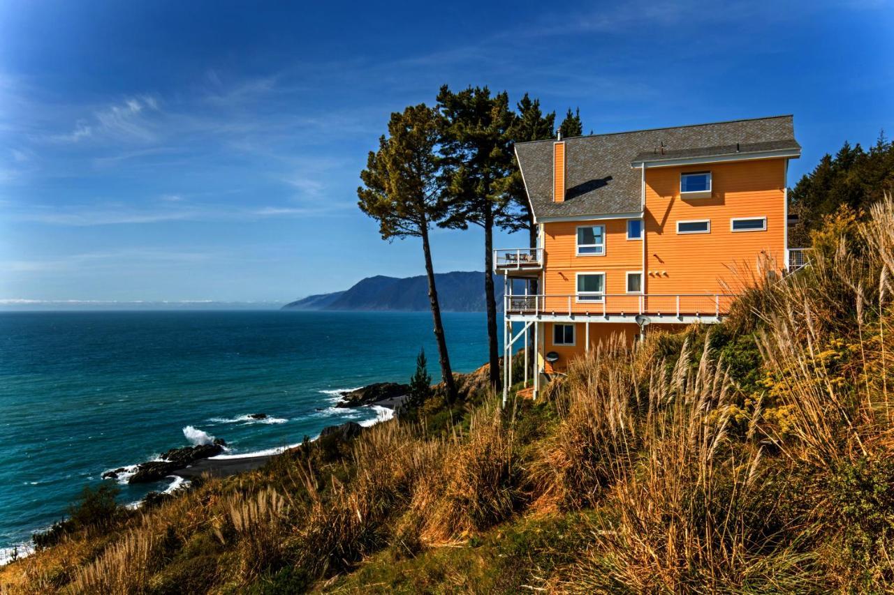 Amazing Oceanview 2 Bedroom Oceanfront! By Oceanviewhottubs Shelter Cove, Ca Tesla Ev Station Exterior photo